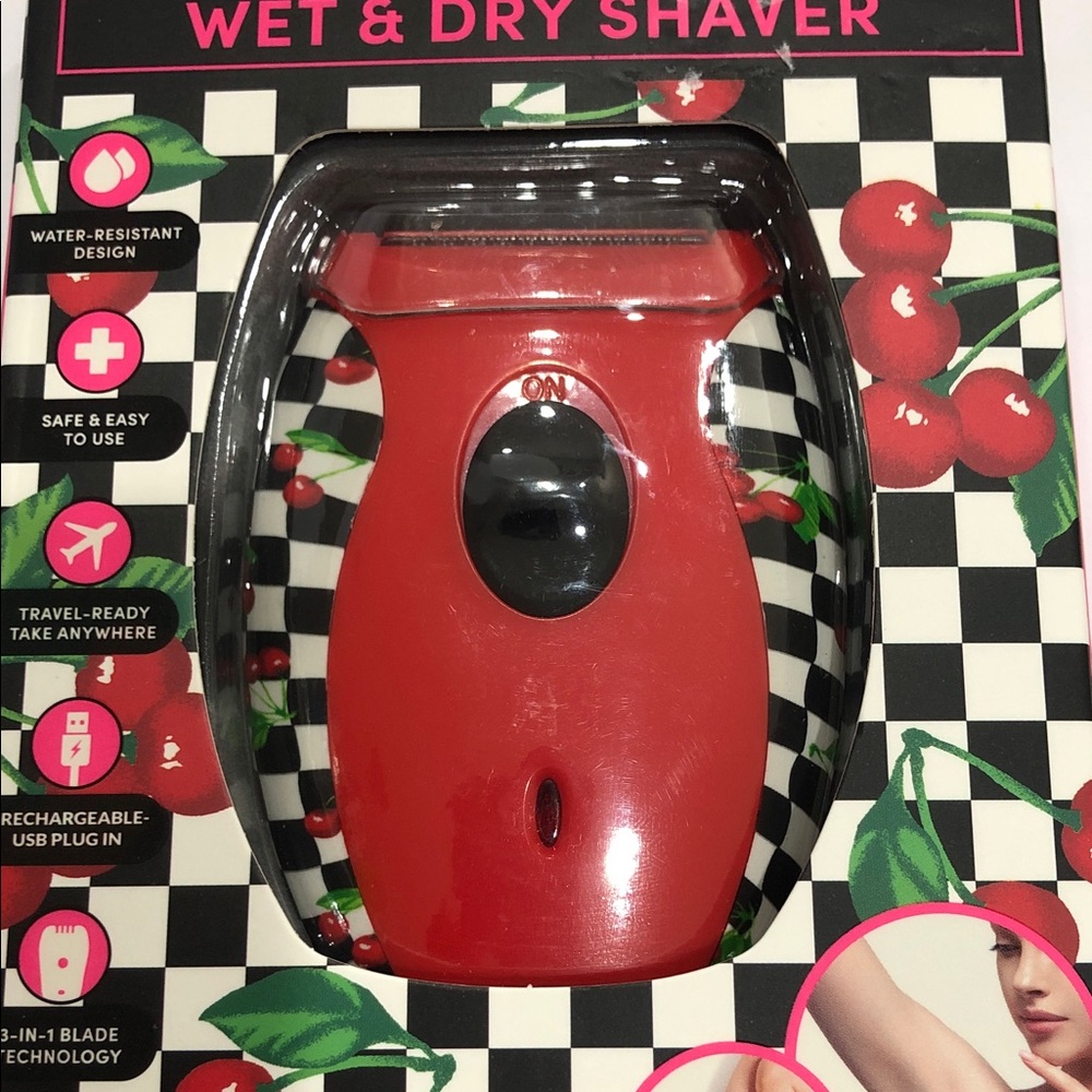 Betsey Johnson rechargeable wet dry portable 3-in-1‎ blade technology shaver new
